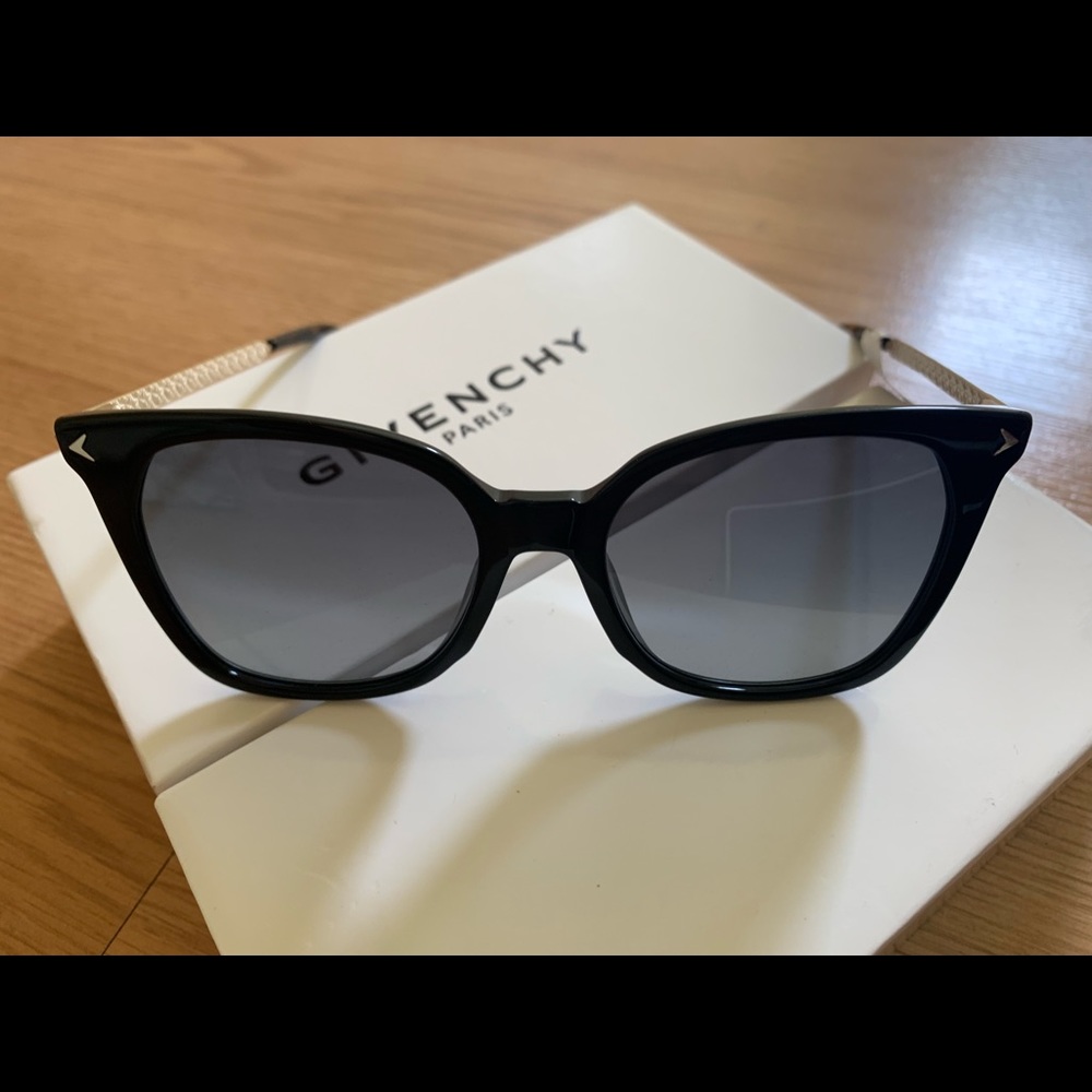 | SOLD |Givenchy Sunglasses in Black Acetate